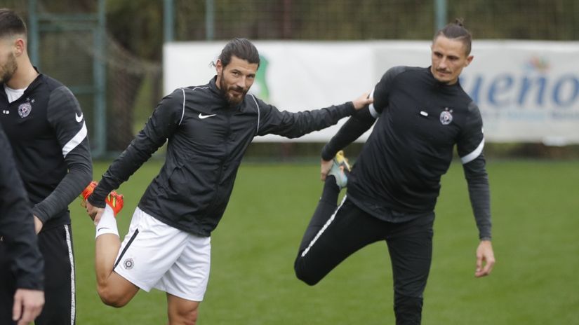 Jojić sa Fejsom na treningu u Turskoj (© FK Partizan)