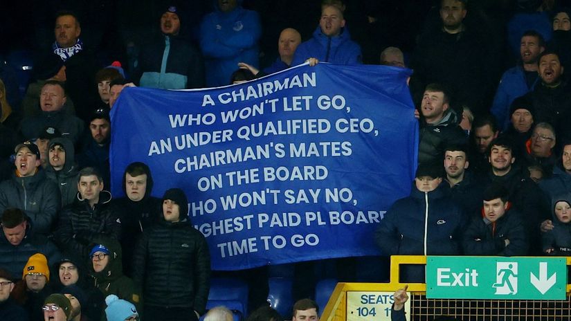 Poruka navijača Evertona za vlasnika tokom utakmice protiv Sautemptona (Foto: Reuters)
