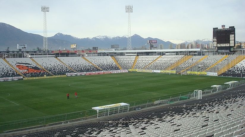 Stadion Kolo Kola, Monumental David Areljano (©Wikipedia)