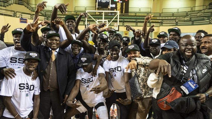 Bivši NBA as Luol Deng ispisao filmsku priču sa Južnim Sudanom, pa opleo po FIBA: Sram vas bilo, oduzeli ste nam pravo da slavimo