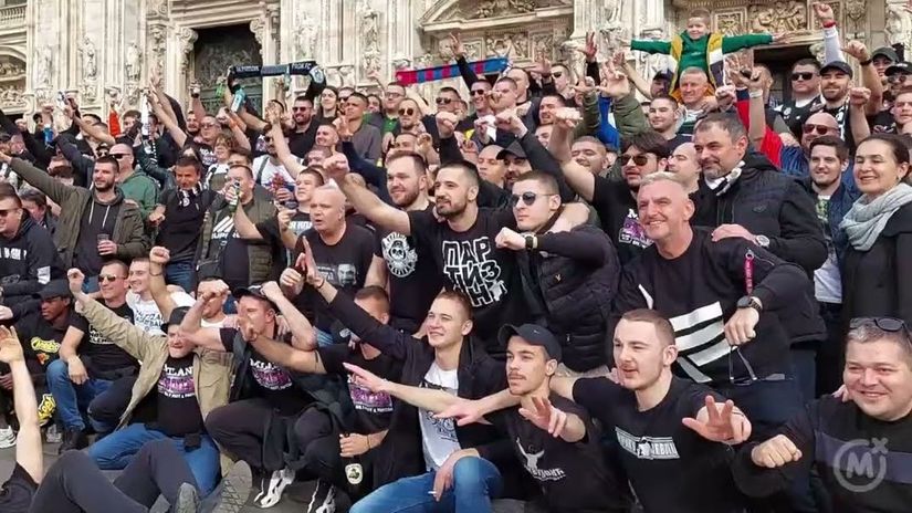 Navijači Partizana ispred Milanske katedrale