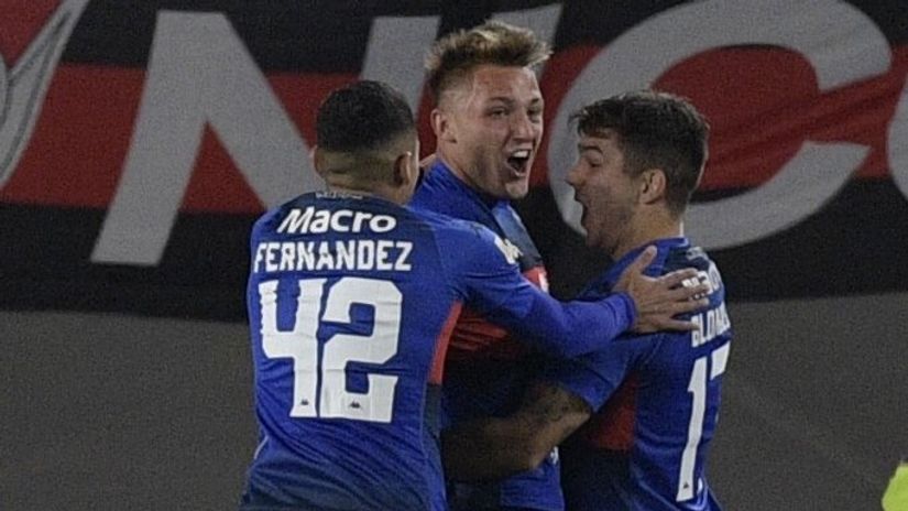 Mateo Retegi (u sredini) slavi gol sa saigračima iz Tigrea (©AFP)