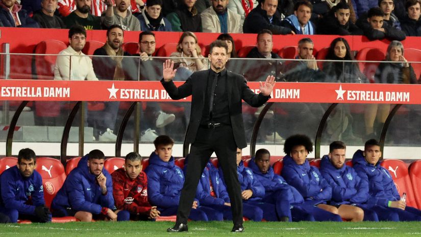 Simeone na stadionu Montilivi (© Reuters)