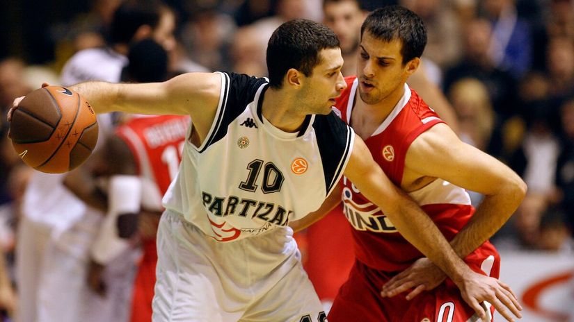 Aleksandar Rašić na meču protiv Olimpijakosa (© Star Sport)