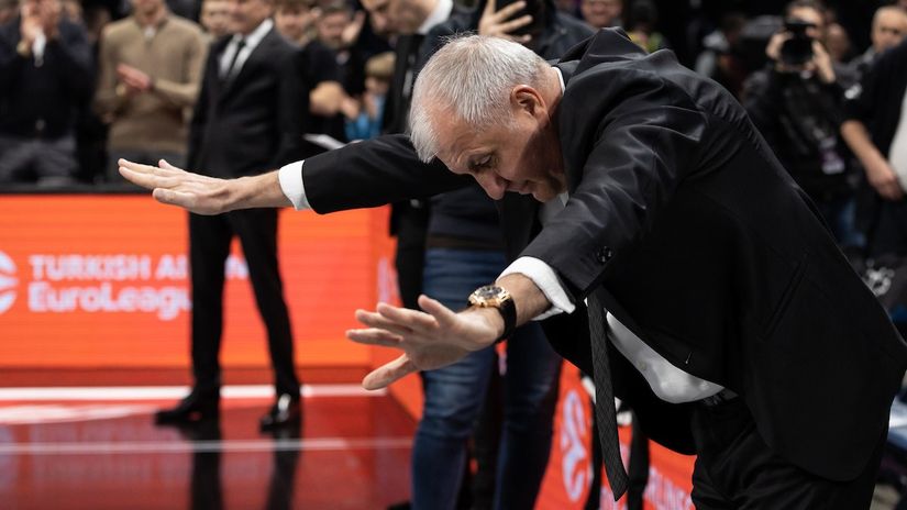 Željko Obradović nakon ovacija sa tribina (©Starsport)
