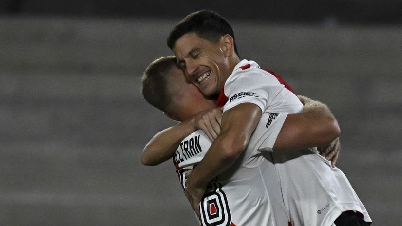 Lukas Beltran i Ignasio Fernandes slave gol (AFP)