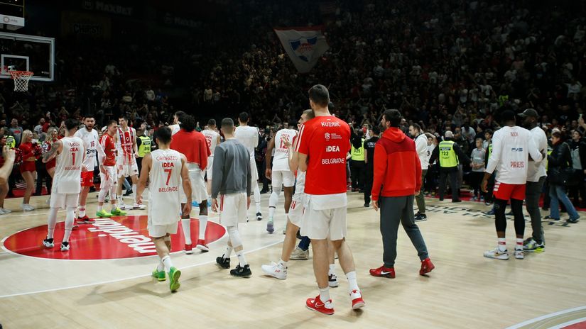 Košarkaši Crvene zvezde pred navijačima u Pioniru (©MN Press)