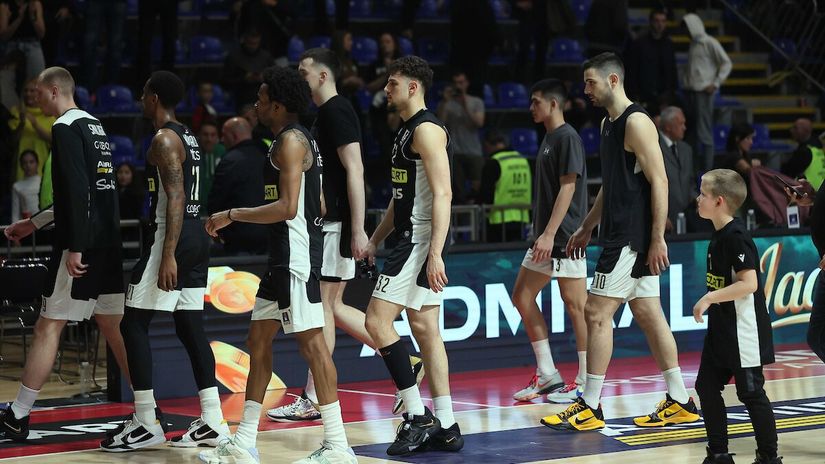 Ekipa Partizana posle poraza (© Star Sport)
