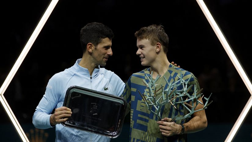 Novak Đoković i Holger Rune nakon finala u Parizu prošle godine (Reuters)