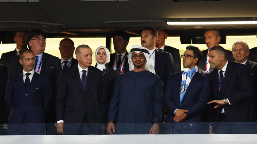 Aleksandar Čeferin, Redžep Erdogan, Mohamed bin Zajed, Mansur bin Zajed i Kaldon Mubarak (Reuters)