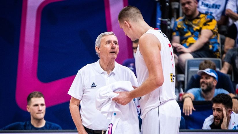 Svetislav Pešić i Nikola Jokić (©FIBA Basketball)