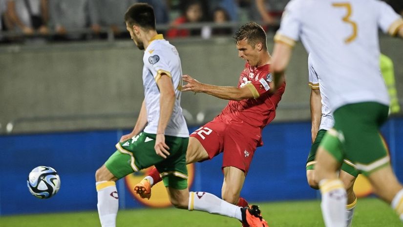 Udarac Darka Lazovića za izjednačujući gol (AFP)