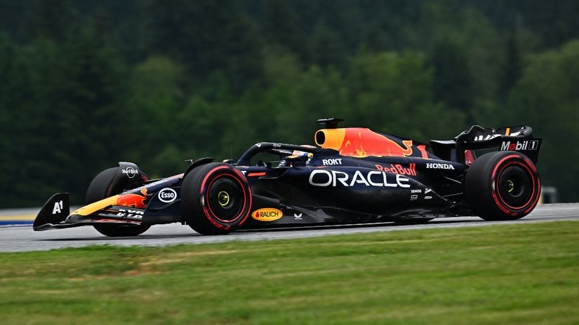 Maks Ferstapen u bolidu Red Bula (Foto: AFP)