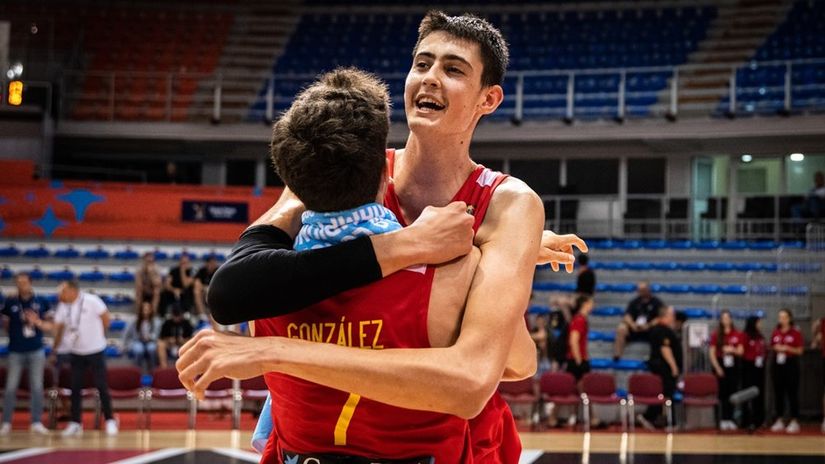 Adaj Mara i Ugo Gonzales (©fiba.basketball)