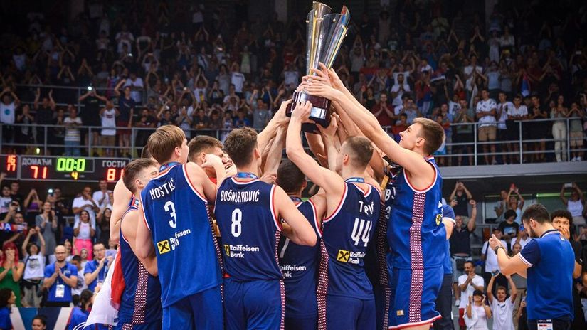 Slavlje košarkaša Srbije (©FIBA Basketball)