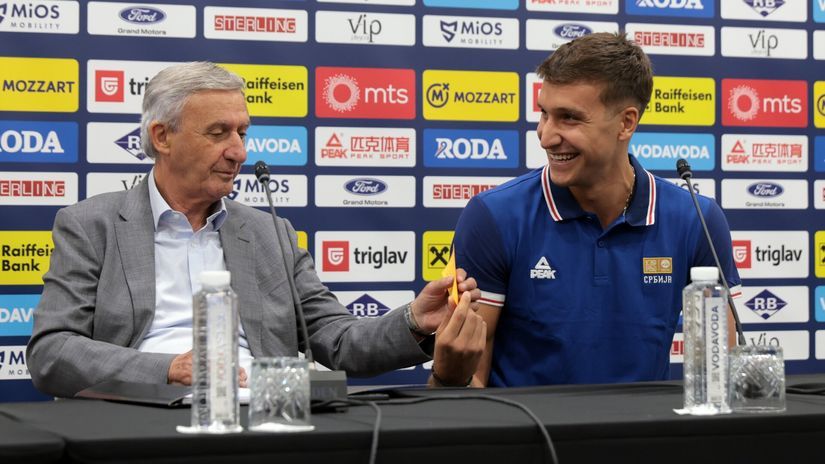 Svetislav Pešić i Bogdan Bogdanović (© Star Sport)