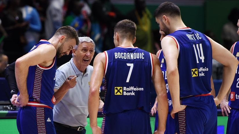 Svetislav Pešić i košarkaši Srbije (©Star Sport) 