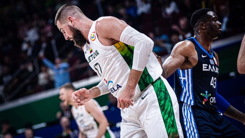 Jonas Valančijunas i Tanazis Adetokunbo (©fiba.basketball)