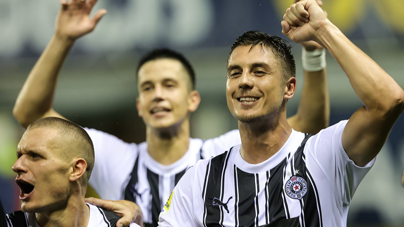 Nemanja Nikolić proslavlja gol koji je doneo Mozzartovom igraču 700.000 evra