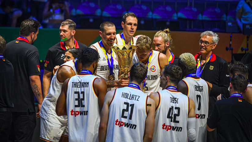 Gordon Herbert i nemački košarkaši (©Mozzart Sport / Dragana Stjepanović)