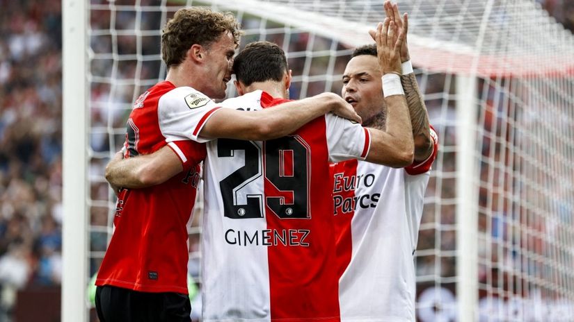 Santijago Himenez slavi pogodak (©AFP)