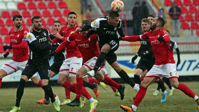 Intervencija Zlatana Šehovića (Partizan) na meču sa Napretkom