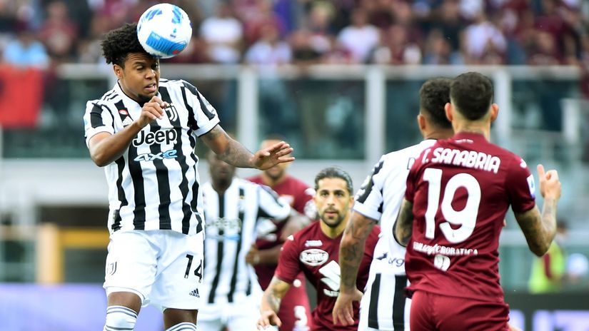 Veston MekKeni (Juventus) na gradskom derbiju