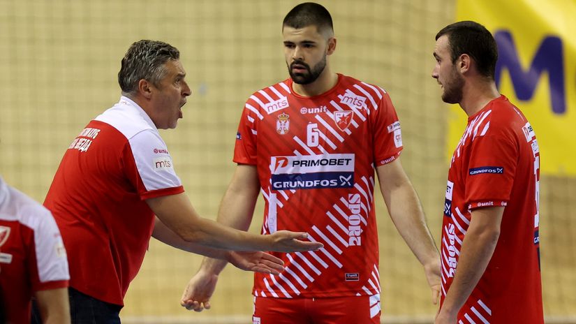Anton Bukilić daje savete Borislavu Urti i Mihailu Šljukiću (©Starsport)