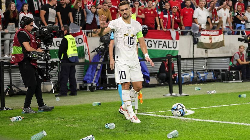 Dušan Tadić u ne baš sportskom ambijentu (© Star sport)