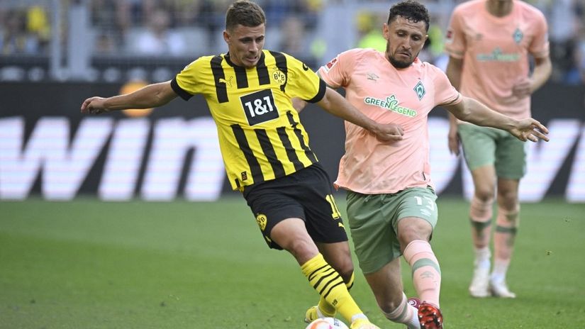 Miloš Veljković prošle sezone protiv Dortmunda (©AFP)