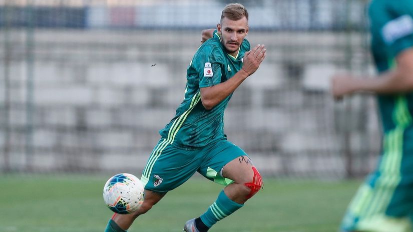 Fudbaler Navbahora Luka Čermelj (©Starsport)