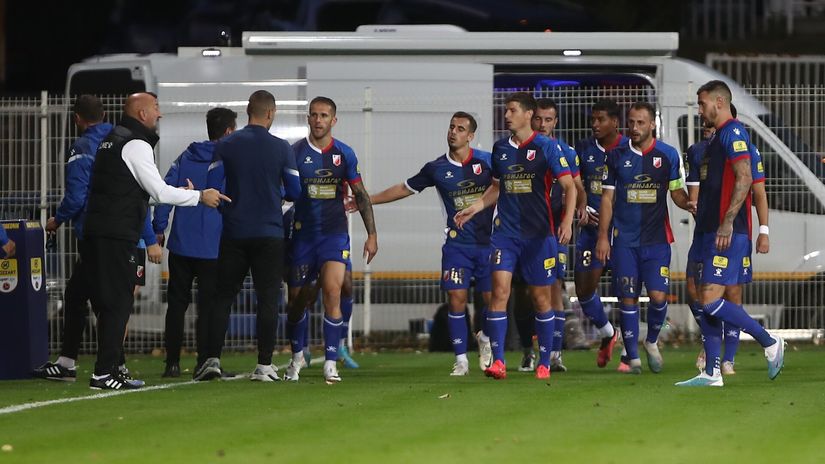 Vošini igrači posle gola na Brdu (©MN Press)