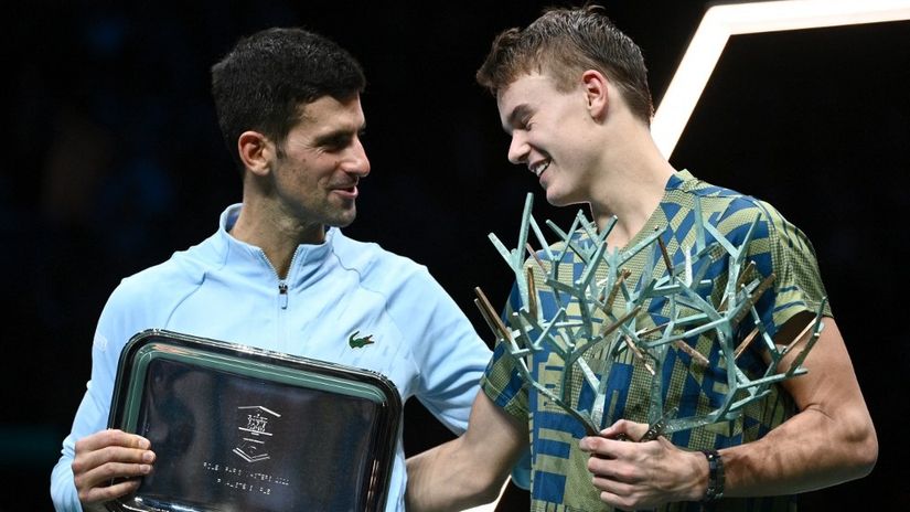 Novak Đoković i Holger Rune nakon prošlogodišnjeg finala mastersa u Parizu (Reuters)