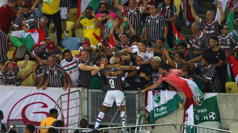 Slavlje Džona Kenedija sa navijačima Fluminensea (©AFP)