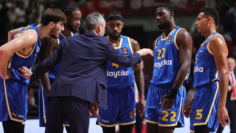 Košarkaši Makabija i trener Oded Kataš (Foto: Starsport)