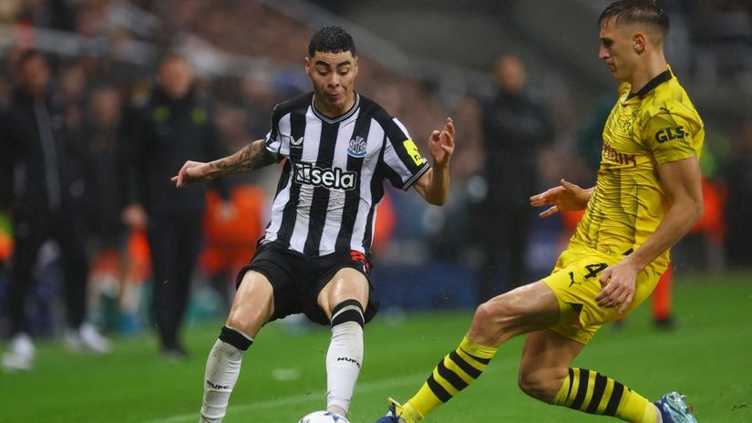 Migel Almiron i Niko Šloterbek (©Reuters)