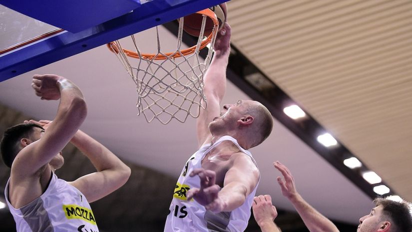Košarkaši Partizana Tristan Vukčević i Alen Smailagić (©Starsport)