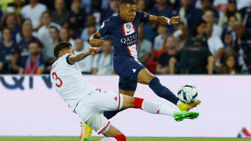 Giljermo Maripan (Monako) i Kilijan Embape (PSŽ)