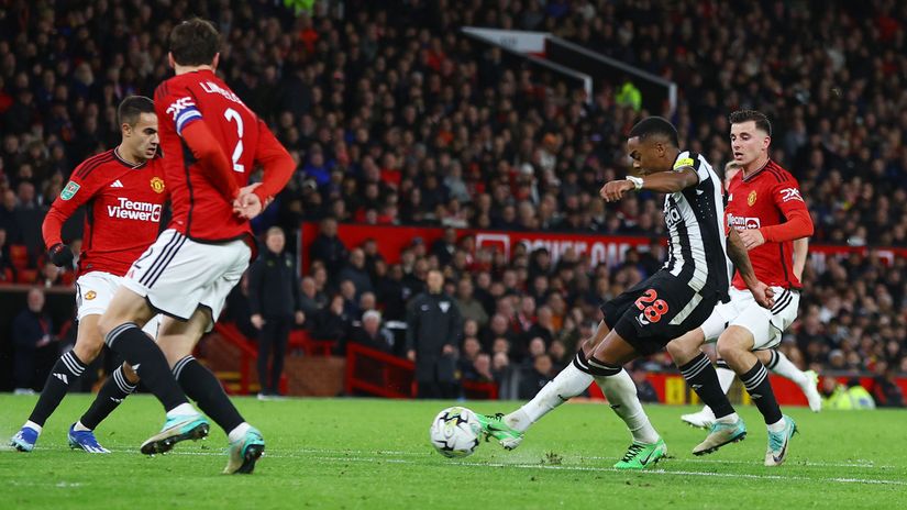 Vilok puca na gol Mančester junajteda (© Reuters)