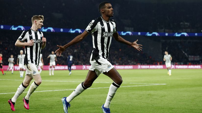 Entoni Gordon i Aleksander Isak (©Reuters)