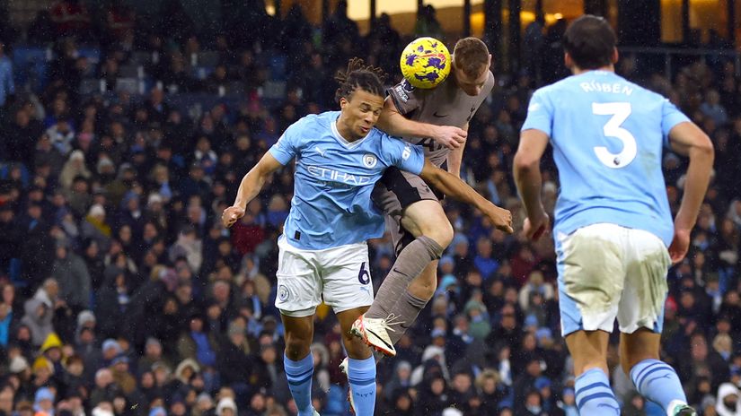 Detalj kada Dejan Kuluševski postiže gol za 3:3 (Reuters)