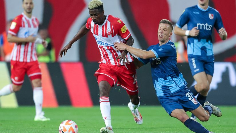 Piter Olajinka (Crvena zvezda) i Nikola Vlajković (Radnički Niš)