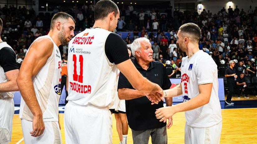 Željko Obradović sa igračima SC Derbija (© ABA Liga)