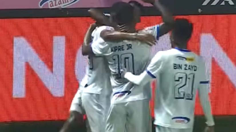 Fudbaleri Azama (©YouTube)