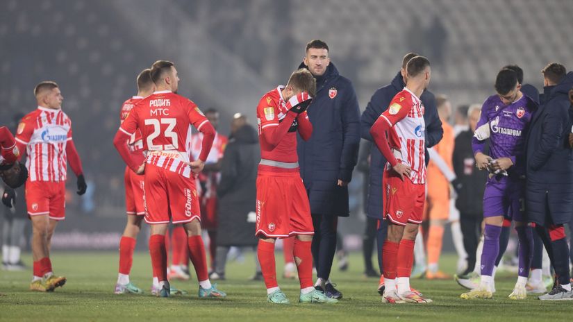 Fudbaleri Crvene zvezde posle poraza u Humskoj (@MN Press)