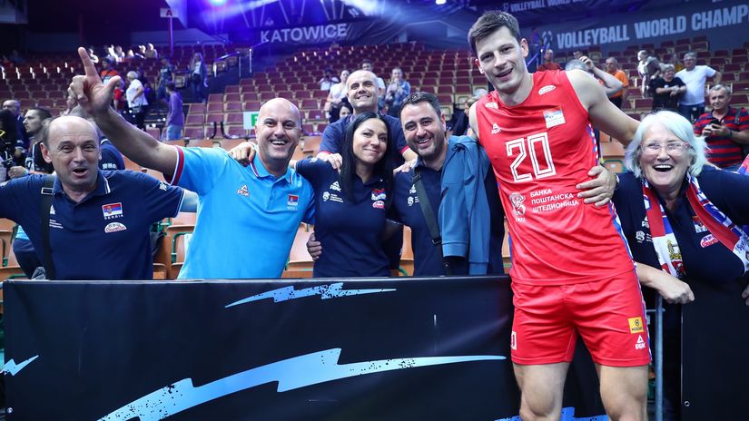 Srećko Lisinac sa navijačima u Katovicama (©MN Press)