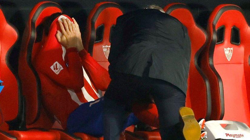 Alvaro Morata u suzama zbog povrede kolena (@Reuters)