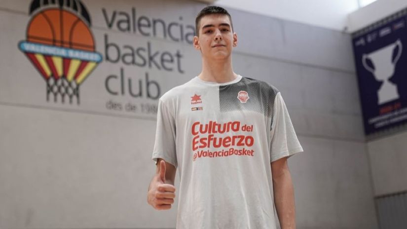 Nikola Džepina (Screenshot - valenciabasket.com)