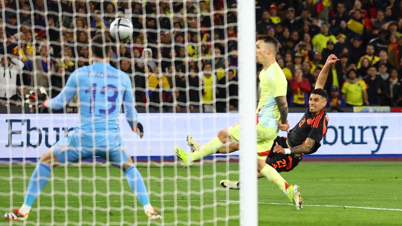 Danijel Munjoz postiže spektakularan gol protiv Španije (Reuters)