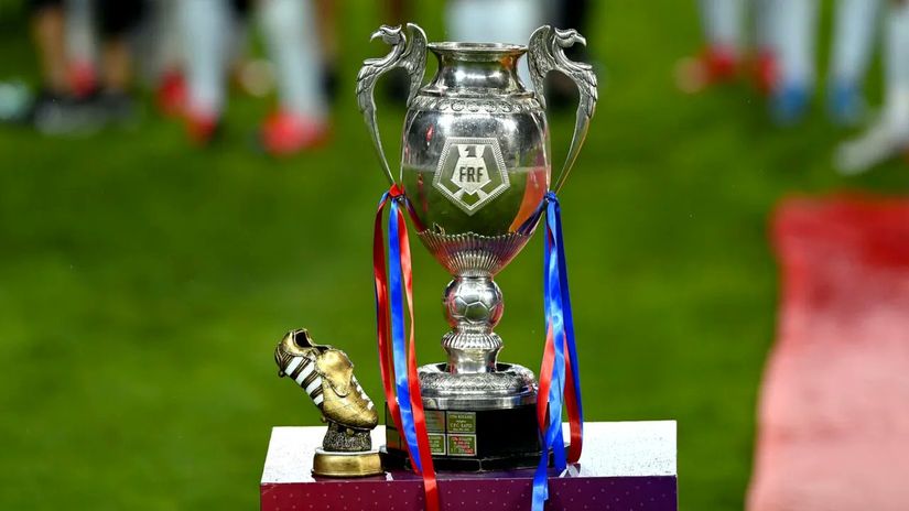 Trofej Kupa Rumunije (©Twitter)